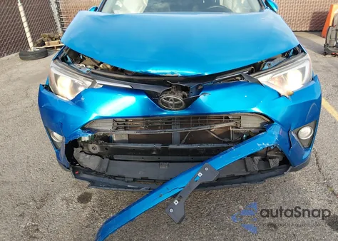 2017 Toyota Rav4 Xle z USA, uszkodzony, nr VIN JTMWFREVXHD106574
